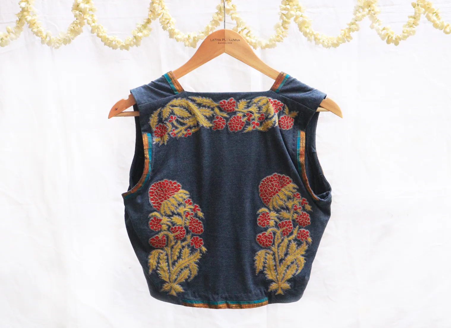 Denim blue,Strechable knit,Applique blouse